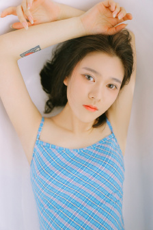《年轻的女教师》3在线播放